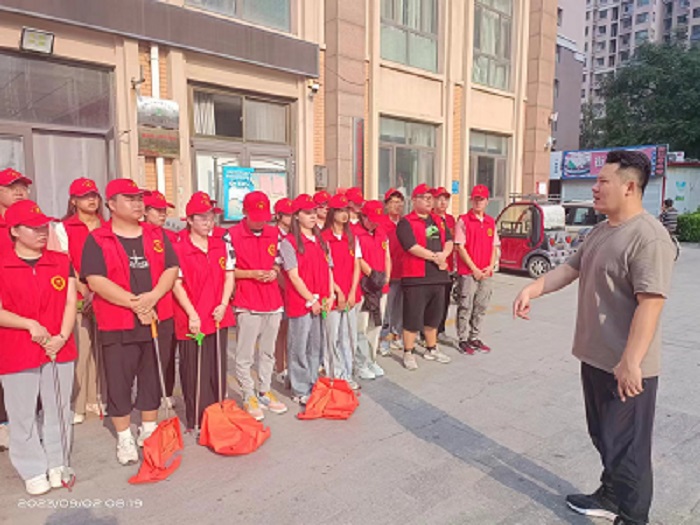 9月2日爱体育网页版在凤凰城A区开展志愿服务活动 (4).jpg